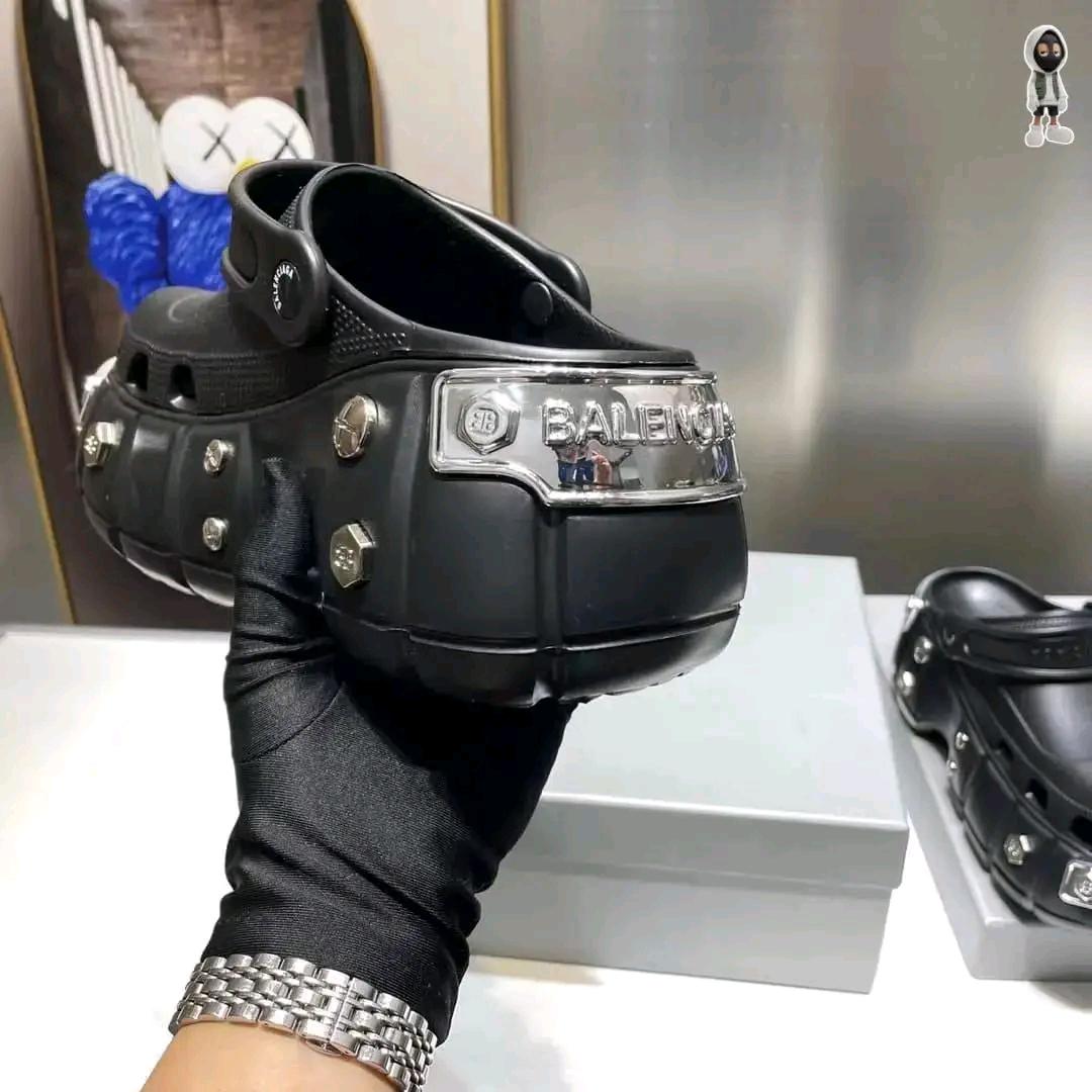 Balenciaga Unisex  Crocs  luxury and comfortable slides