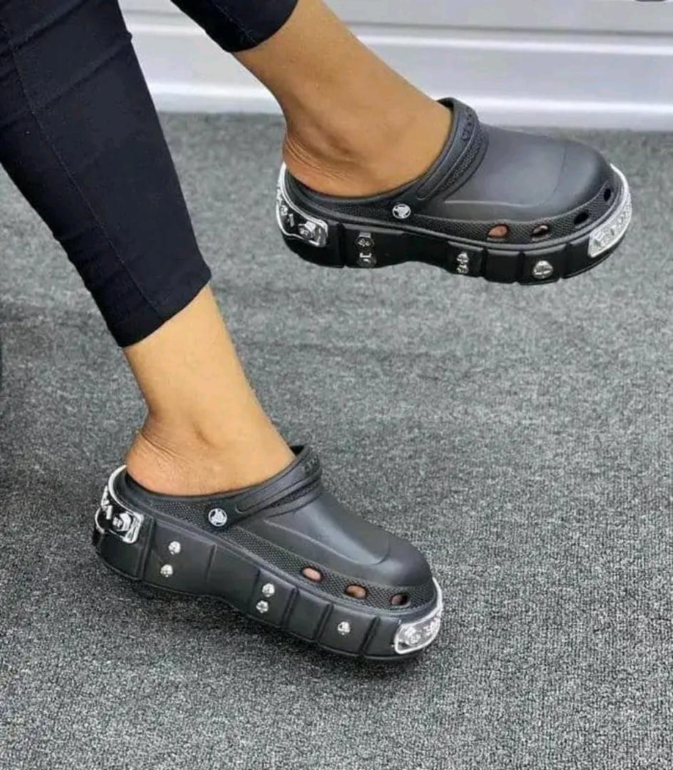 Balenciaga Unisex  Crocs  luxury and comfortable slides