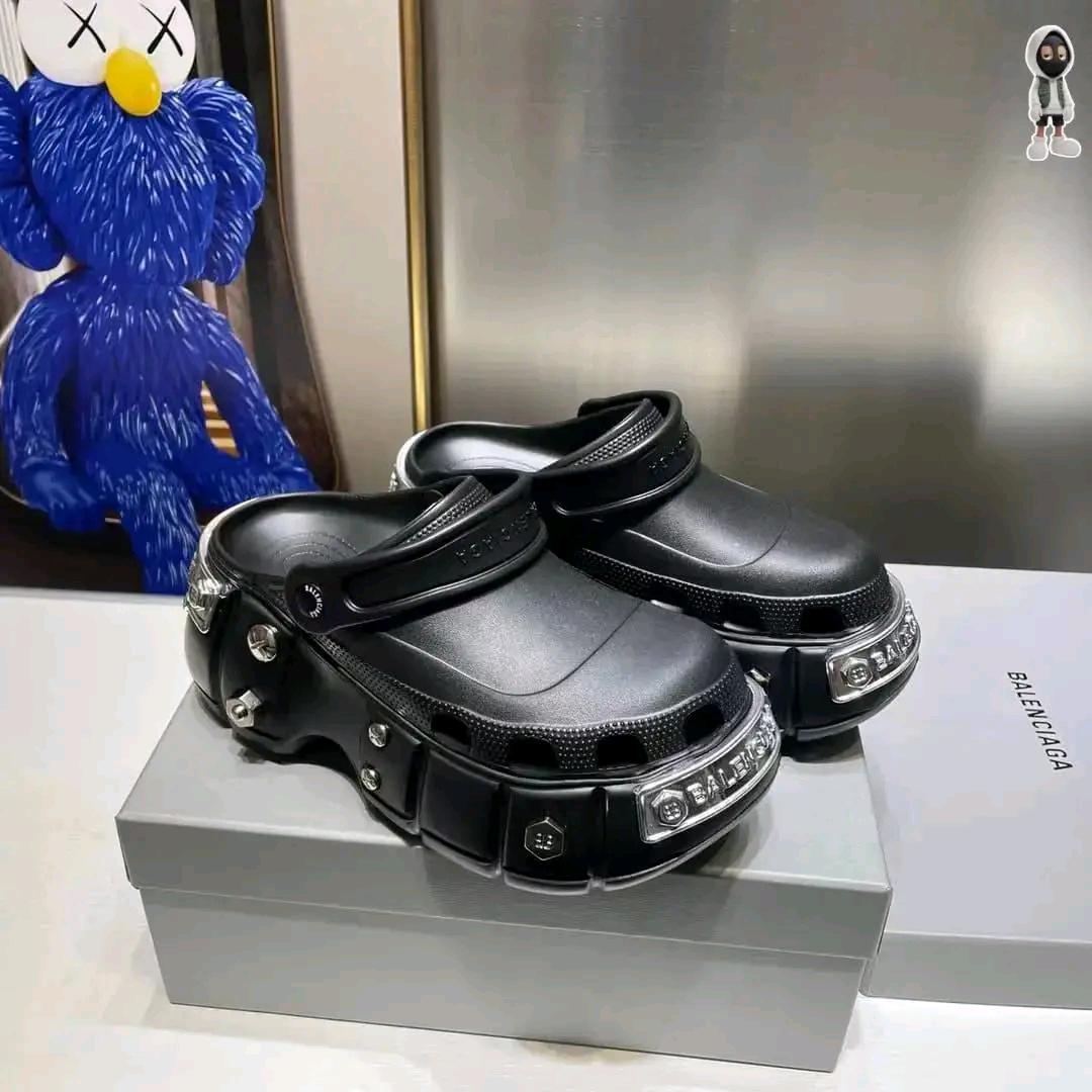 Balenciaga Unisex  Crocs  luxury and comfortable slides