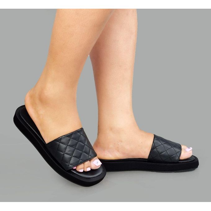 ZARA Women’s Luxe Quilted Faux Leather Slide Sandals with Cushioned Footbed and Contrast Sole – White & Black Open-Toe Slip-Ons