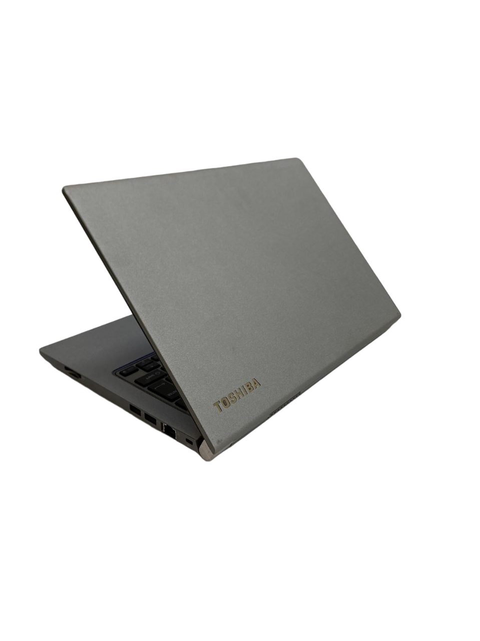 Ultra-thin and ultra-light laptop, cheap and easy to use 15k Toshiba r63