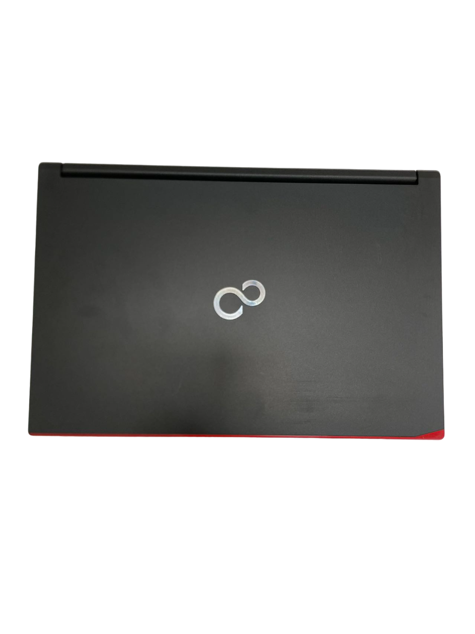 Refurbished: Fujitsu Lifebook A576/S with Intel Core i5, 8GB RAM, and 500GB HDD. Ideal for business tasks and everyday use with a 15.6" anti-glare display