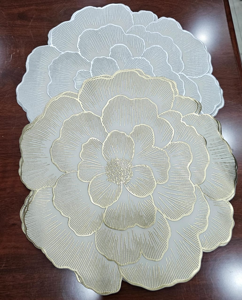 6 pcs Waterproof non woven table mats available in silver and golden