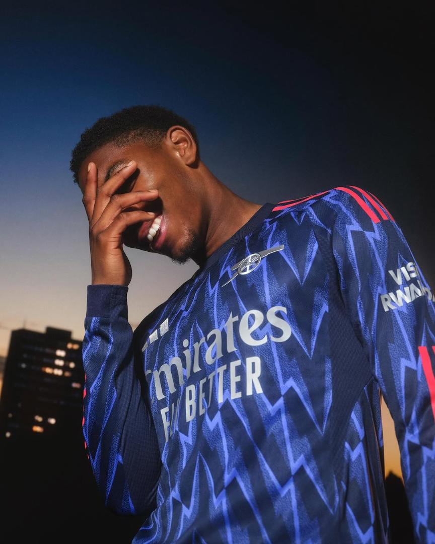 ARSENAL NEW 2025/26 ORIGINAL AWAY PLAYER VERSION KIT.