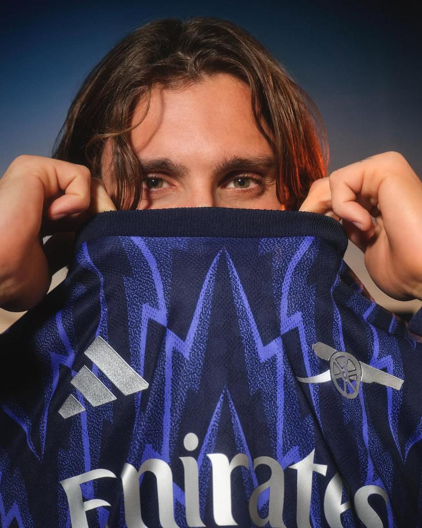 ARSENAL NEW 2025/26 ORIGINAL AWAY PLAYER VERSION KIT.