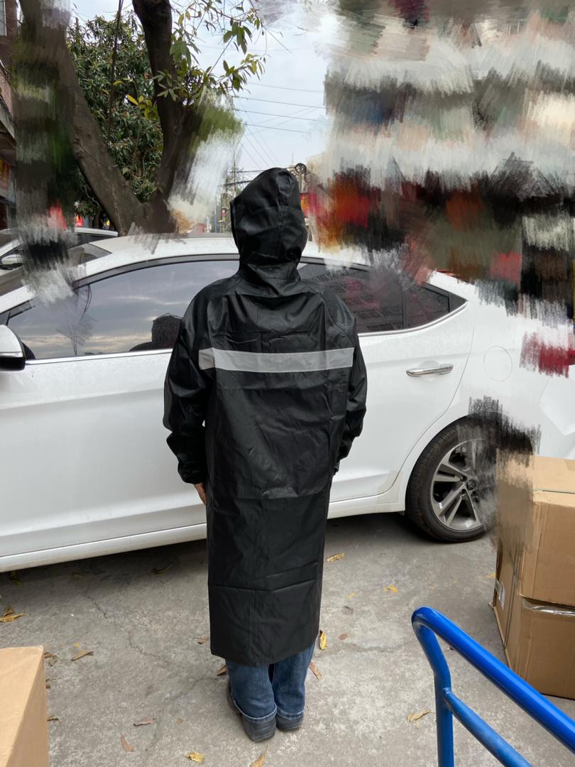 Full Sleeves Waterproof Rain Coat/Water Resistance Rain Wear Jacket For Men And Women 110cm