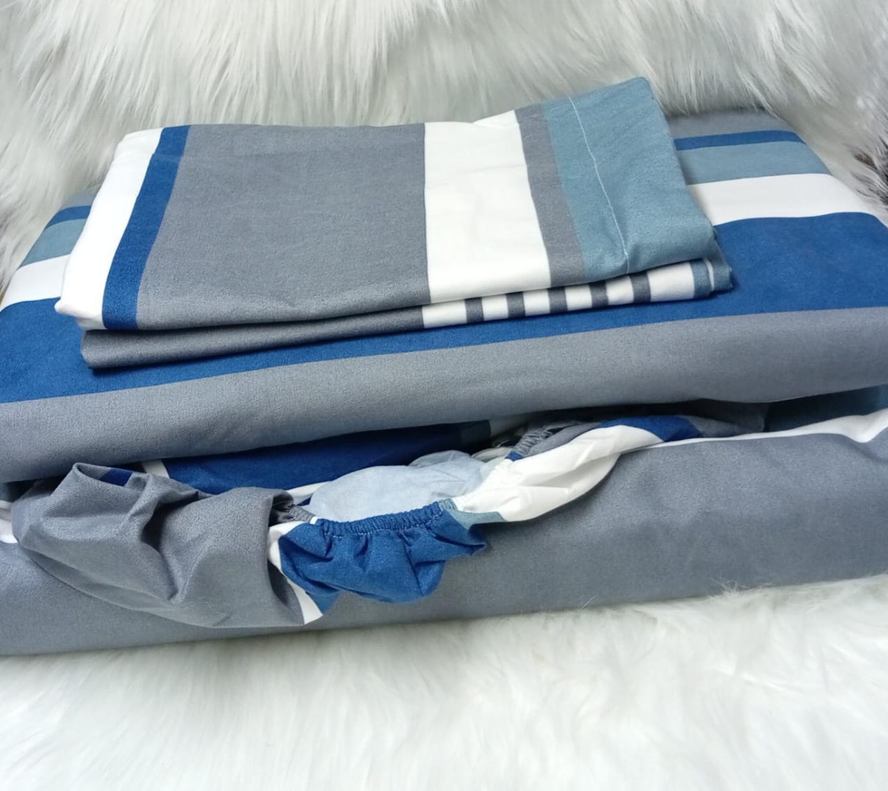 Cotton 6*7 Pattern 5 pcs mattress cover.1 pc fitted bedsheet (mattress cover),2 pcs flat bedsheets and 2 pillow cases The size is 6 by 7 hence can fit at all beds both 6by6,5by6 and 4by6.. Its soft, s