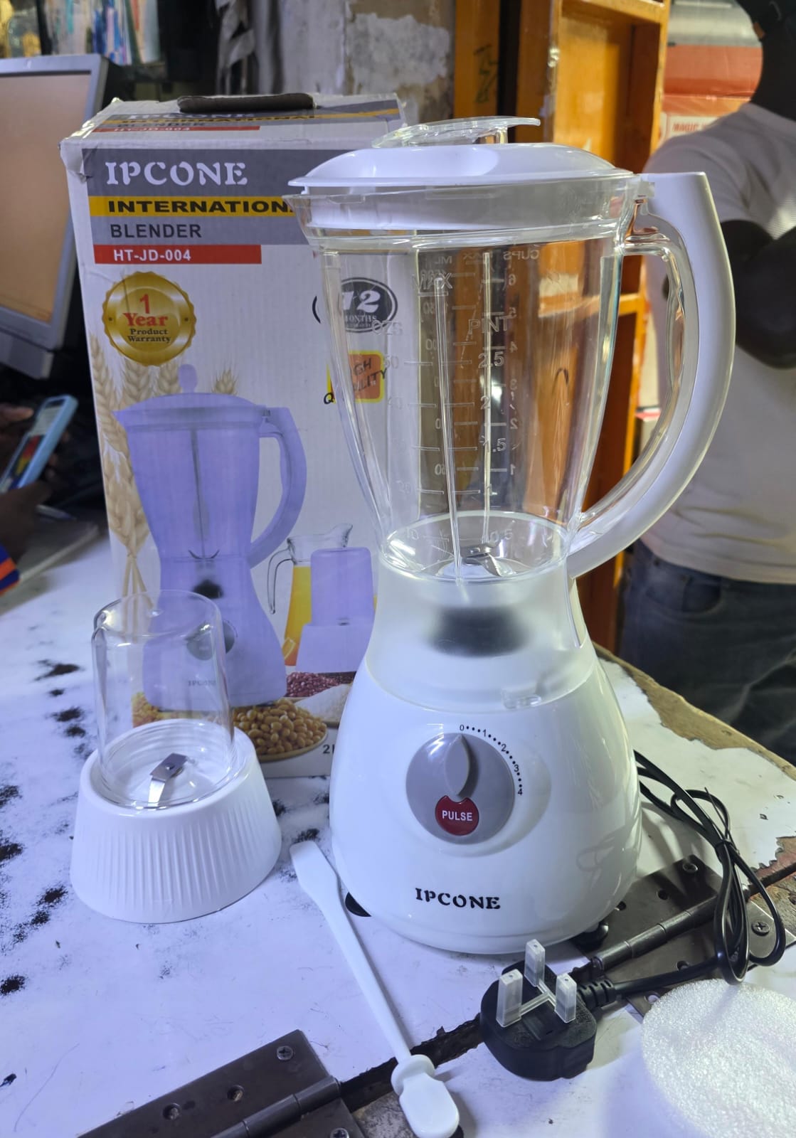 2 in 1 ipcone blender If you are looking for a simple blender that offers more than just blending, then here's a deal, the Ipcone Blender with Grinding Machine.