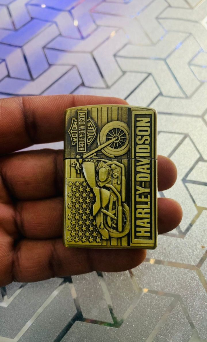 Vintage metallic refillable gas zippo Lighter