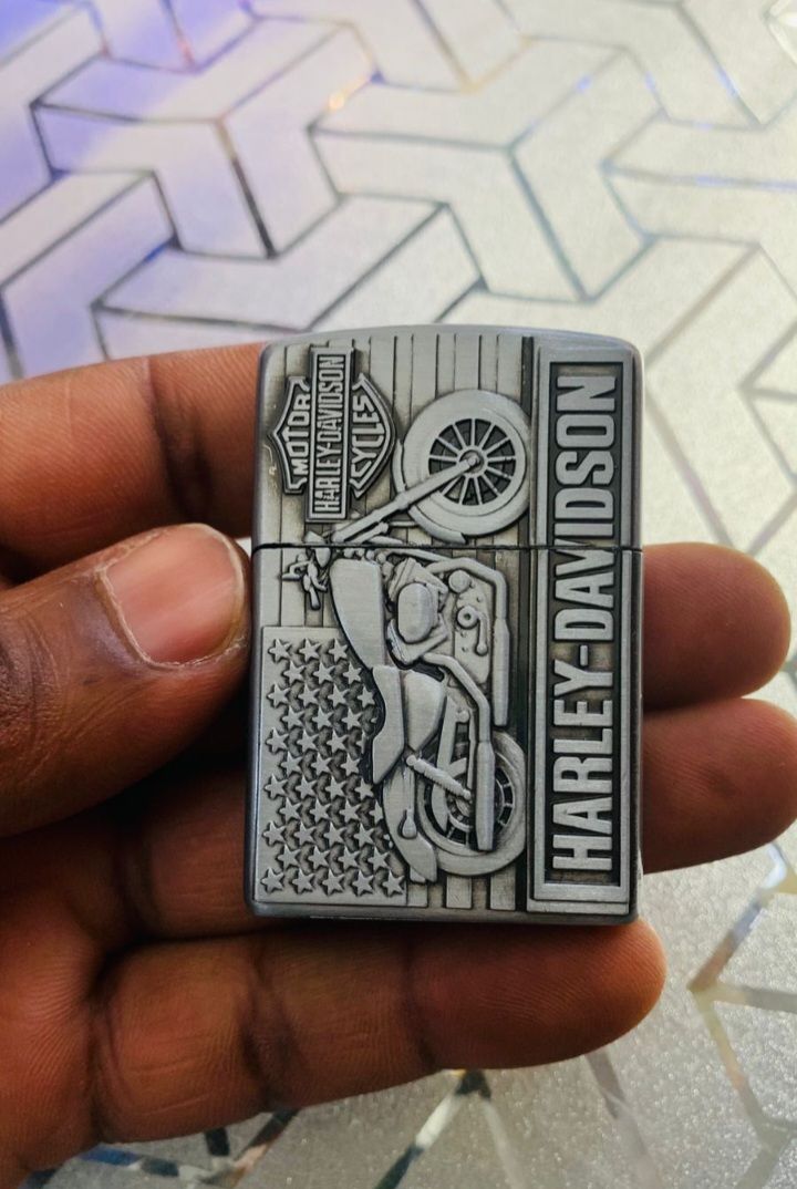Vintage metallic refillable gas zippo Lighter