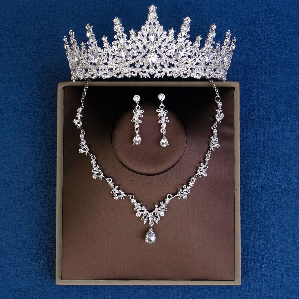 African Bridal Tiara Three-piece Luxury Fashion Commuter Premium Atmosphere Bridal set Wedding accessorized Necklace Earrings Crown