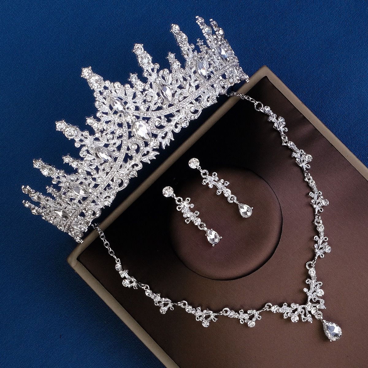 African Bridal Tiara Three-piece Luxury Fashion Commuter Premium Atmosphere Bridal set Wedding accessorized Necklace Earrings Crown