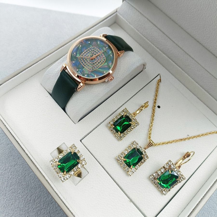 2024 Africa new women's watch set Green women's leather watch square vintage fashion watch fashion combination classic Roman dial