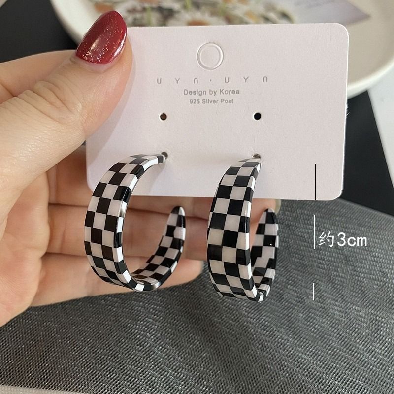 Thousand-bird check black and white checkerboard earrings check retro geometric personality bow earrings Female Korean temperament European and American acrylic ear loops