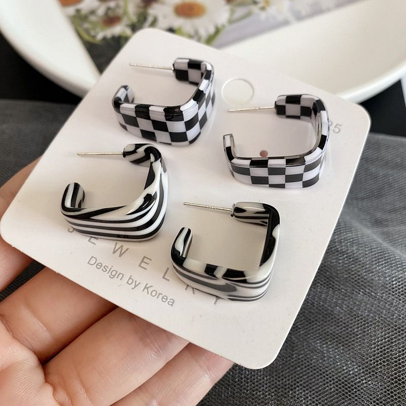 Thousand-bird check black and white checkerboard earrings check retro geometric personality bow earrings Female Korean temperament European and American acrylic ear loops