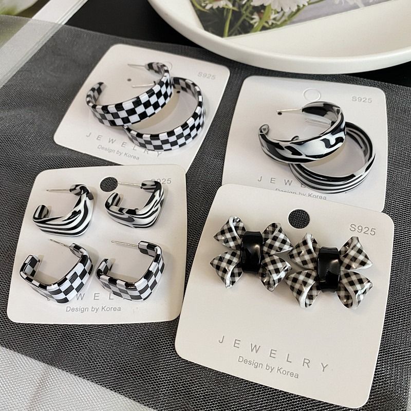 Thousand-bird check black and white checkerboard earrings check retro geometric personality bow earrings Female Korean temperament European and American acrylic ear loops