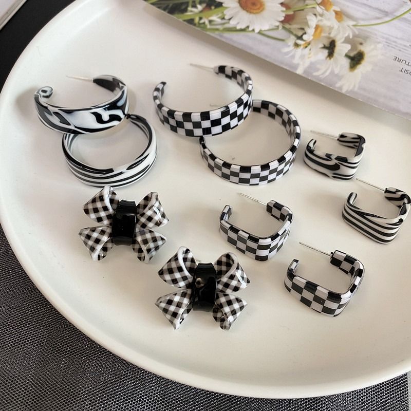 Thousand-bird check black and white checkerboard earrings check retro geometric personality bow earrings Female Korean temperament European and American acrylic ear loops