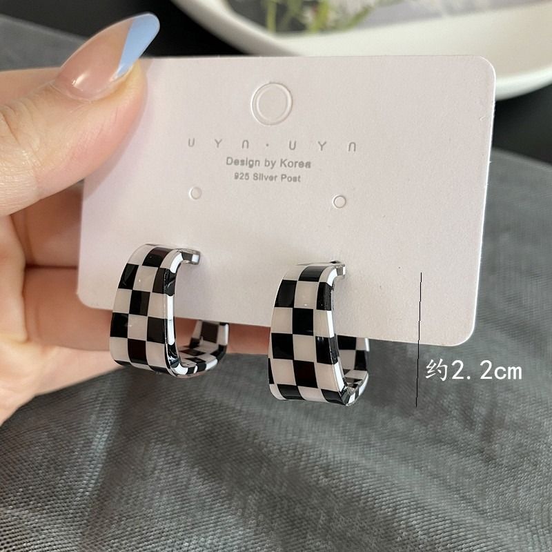 Thousand-bird check black and white checkerboard earrings check retro geometric personality bow earrings Female Korean temperament European and American acrylic ear loops