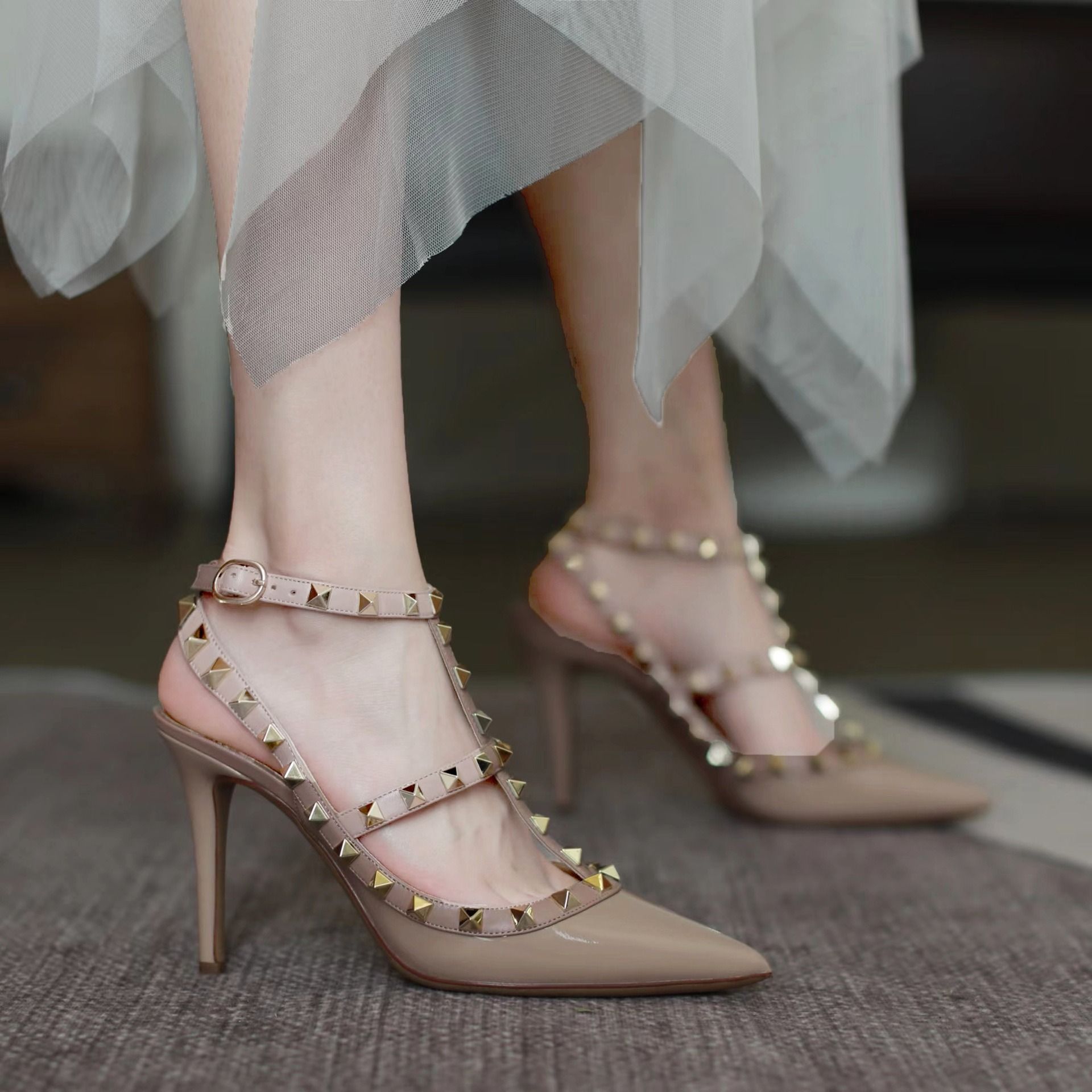 2024 African summer new pointy black riveted high-heeled women's sandals fine heels beautiful nude single shoe with a single line with sandals Wilding shallow mouth women's high-heeled sandals