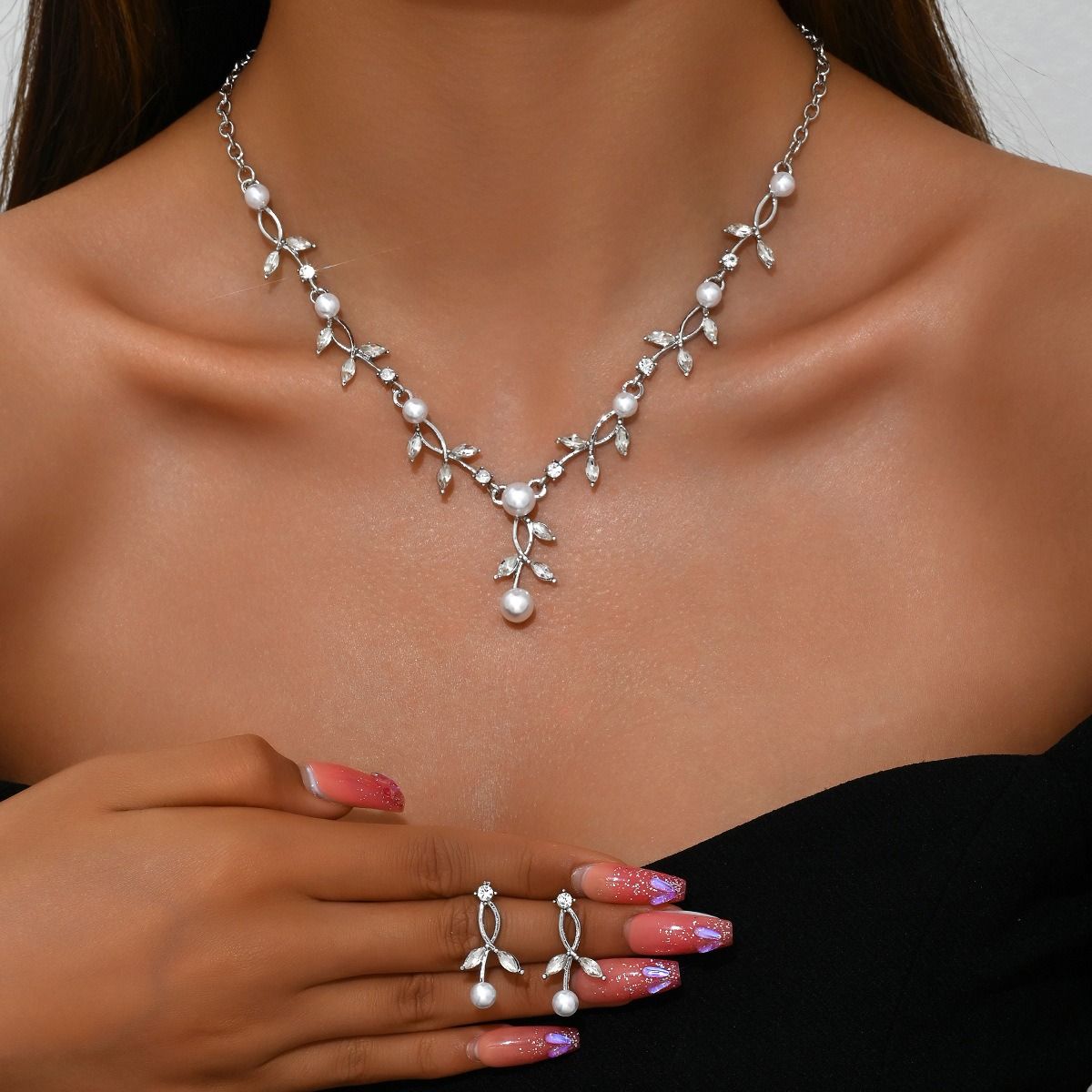 African fashion European and American bride set Fresh sweet leaf pearl necklace earrings Fashion set dress accessories Earrings + collar