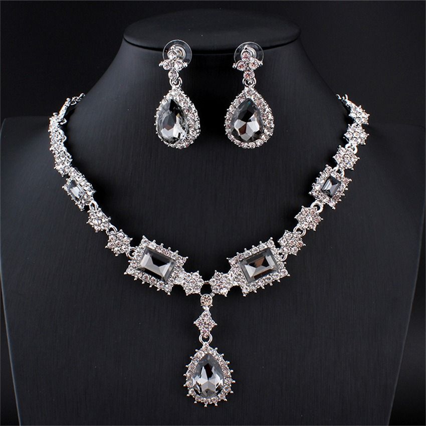 f Africa 2024 Fashion Necklace Set Retro exaggerated temperament rhinestone Bride Necklace earrings two-piece women's accessories in stock