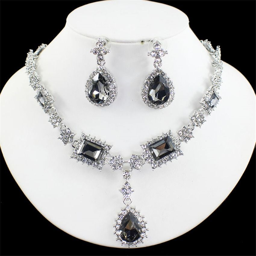 f Africa 2024 Fashion Necklace Set Retro exaggerated temperament rhinestone Bride Necklace earrings two-piece women's accessories in stock