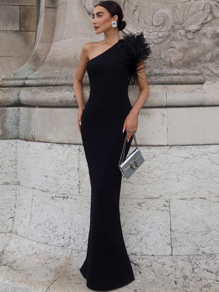 The new African dress temperament high noble solid color oblique shoulder splicing feathers slim temperament beauty style metal chain hanging neck slim bag buttock long evening dress woman