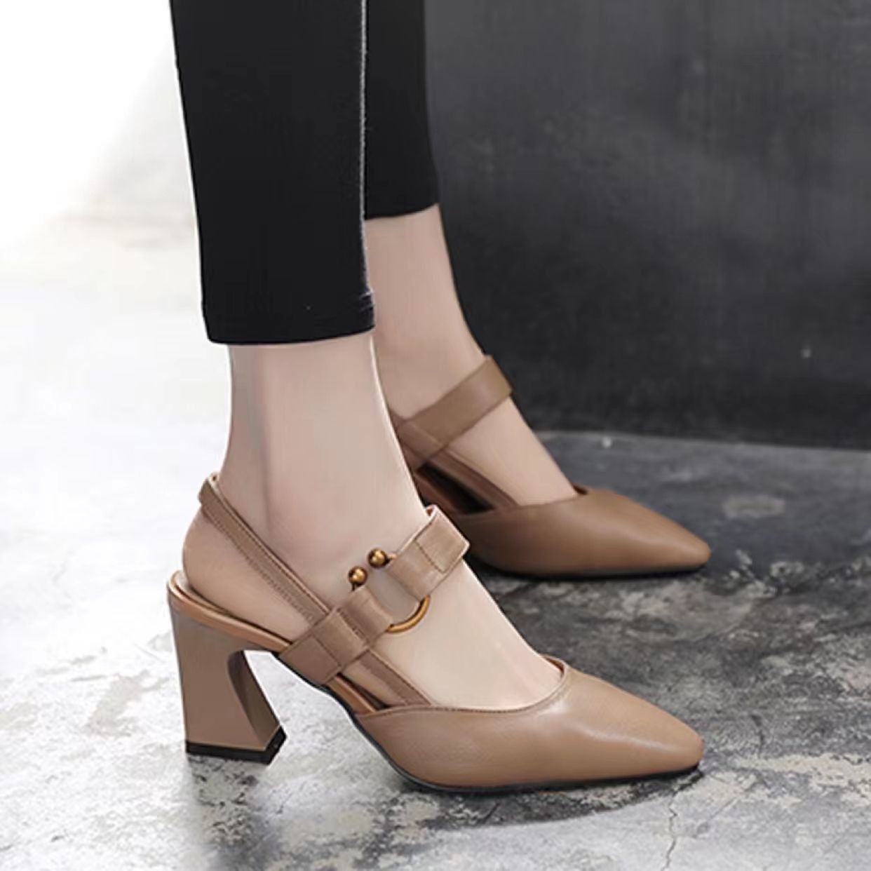 African women 2024 new cross-border foreign trade pointy sandals Women's chunky sandals one-line sandals women shoes spot empty sandals after baotou