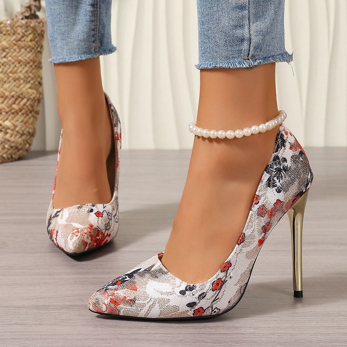 Africa new lady style embroidered large size high heels women's new thin with pointed foreign trade spot fashion catwalk sex shoes