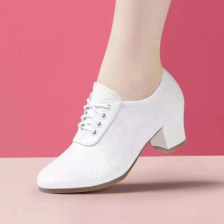 [Explosive spot] Thick heel pointed hollow-out breathable single shoes 2024 summer leisure network red all high heel women's shoes