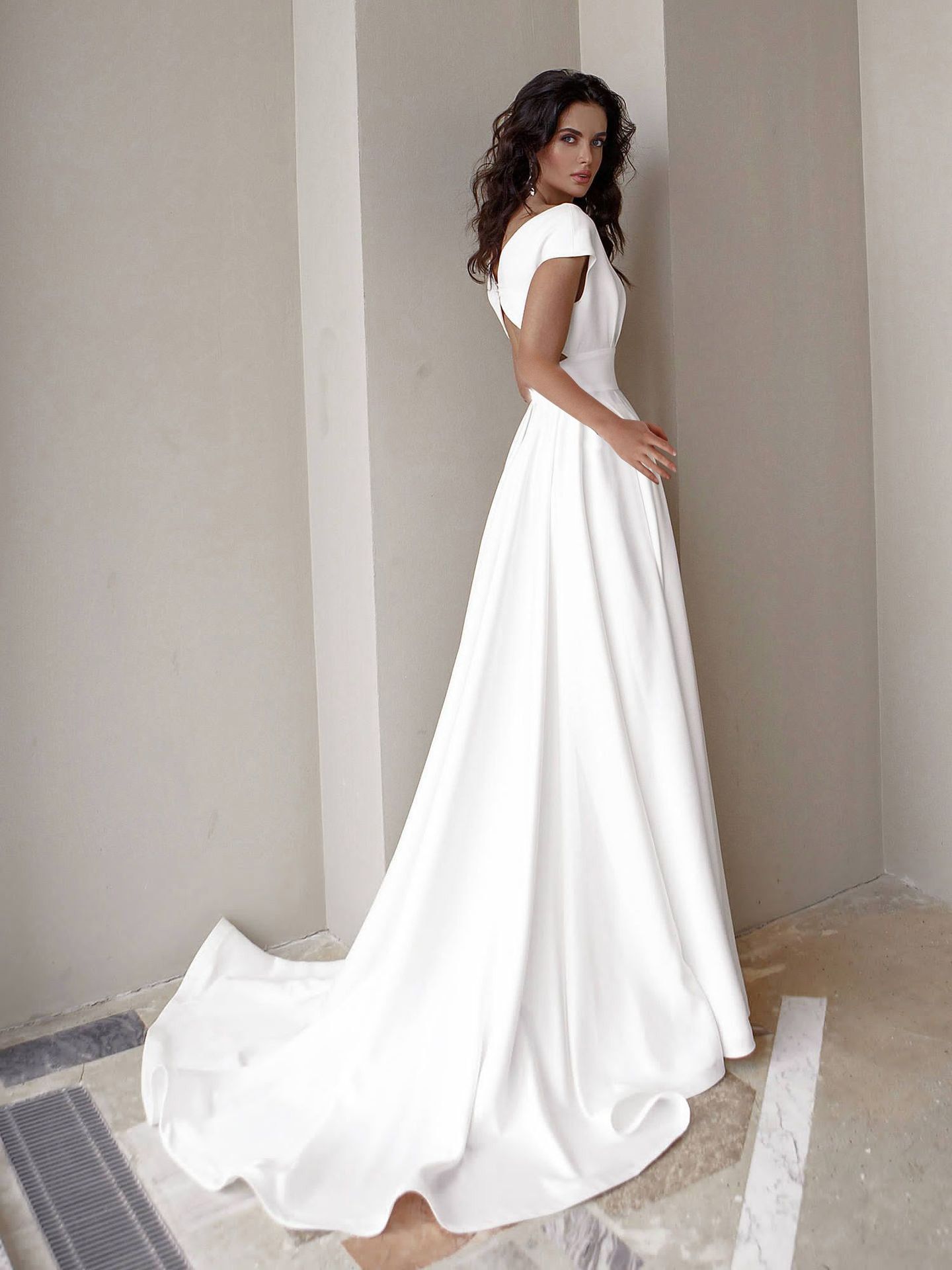 2024 Cross-border breast wrap ruffled red black white mid-waist solid color commuter dress dress evening gown