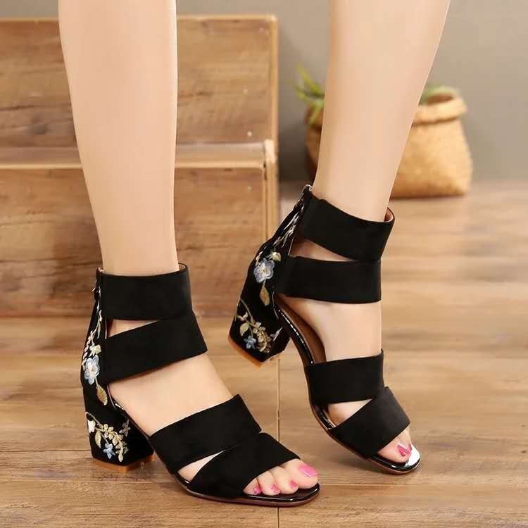 2024 Summer new European and American retro embroidered sandals with a feminine touch, thick heels, medium heels, foreign trade women's shoes, fringed embroidered shoes, and retro women's high heels