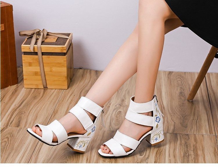 2024 Summer new European and American retro embroidered sandals with a feminine touch, thick heels, medium heels, foreign trade women's shoes, fringed embroidered shoes, and retro women's high heels