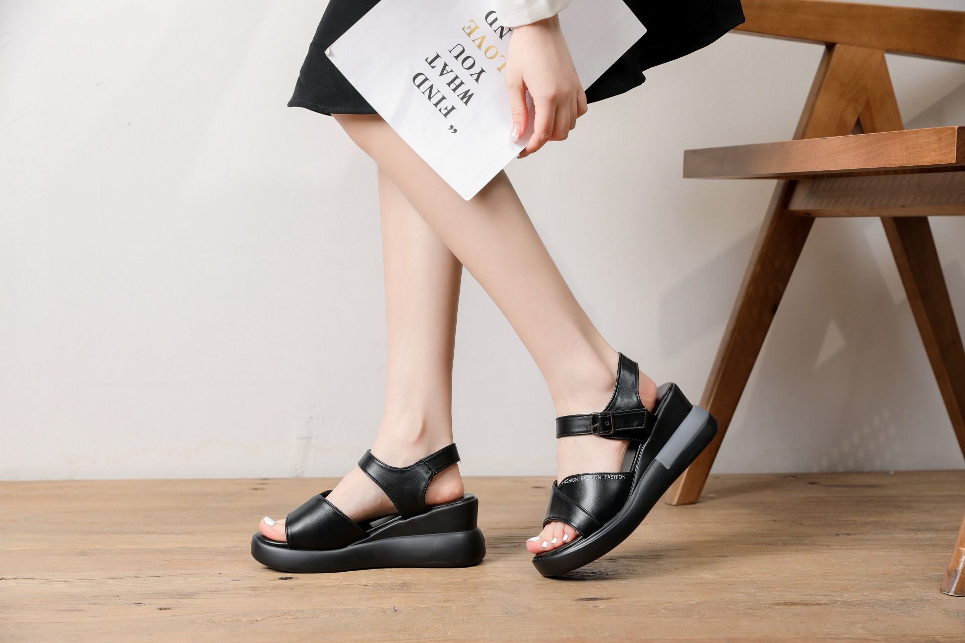 Summer new 2024 sandals, women's British-style high heels, thick-soled fish-mouth sandals, wedge heels, one-line buckle shoes, women's one-line fish-mouth sandals