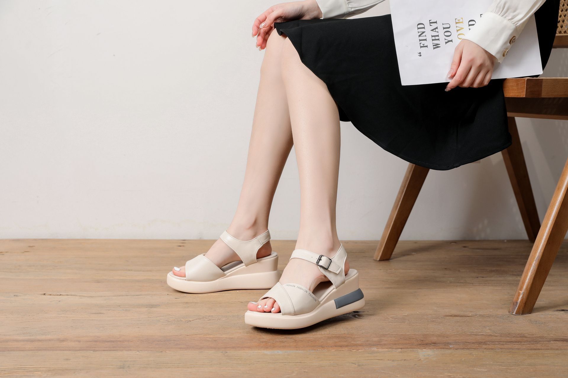 Summer new 2024 sandals, women's British-style high heels, thick-soled fish-mouth sandals, wedge heels, one-line buckle shoes, women's one-line fish-mouth sandals