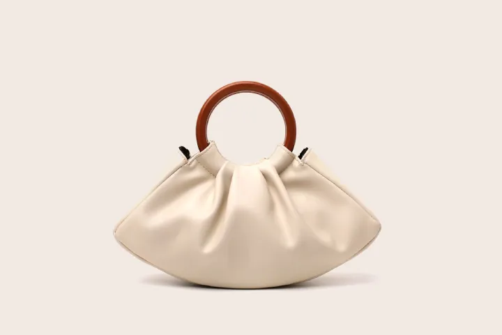 The 2025 new cross-border trade bestseller handbag is super elegant and fashionable. It's a pleated handbag, a cloud bag, and a dinner bag for women