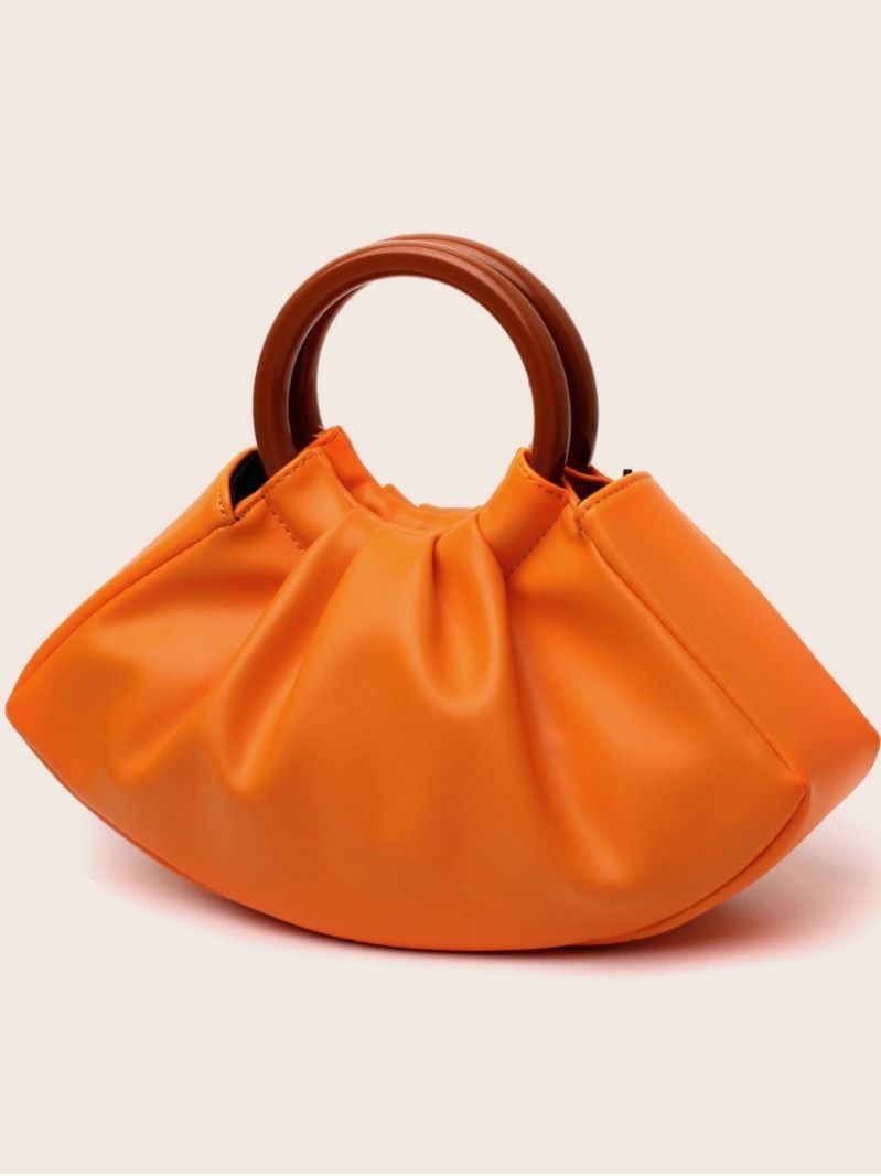 The 2025 new cross-border trade bestseller handbag is super elegant and fashionable. It's a pleated handbag, a cloud bag, and a dinner bag for women