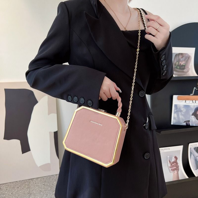 New chain box bag with texture, trendy and niche design, single-shoulder women's bag, Korean version, Instagram crossbody bag, women's small bag, dinner party bag for women