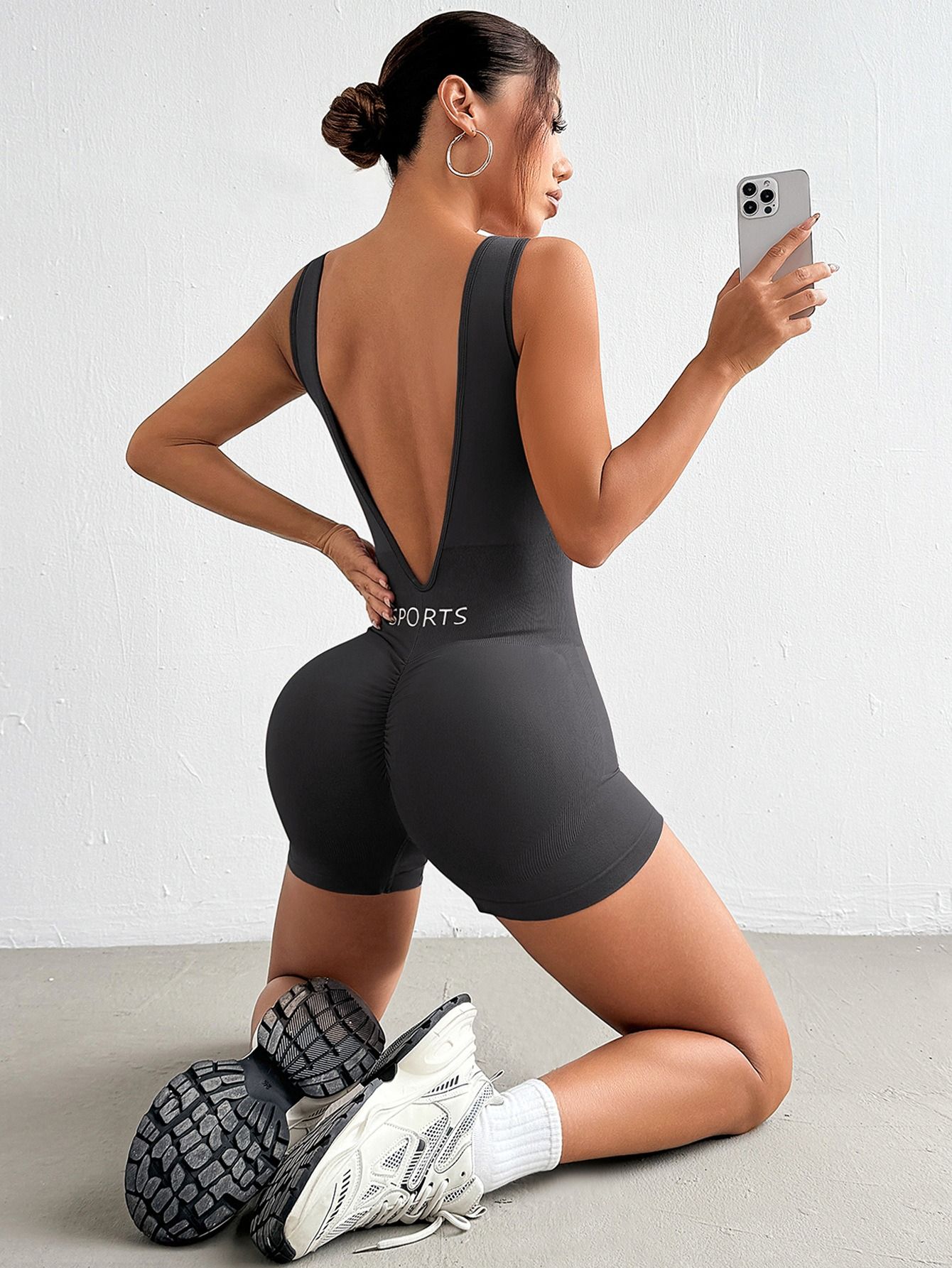 Cross-border in-stock European and American deep V-waist yoga jumpsuit, shaping and fitness wear, tight short one-piece sportswear, women's and women's yoga exercise set