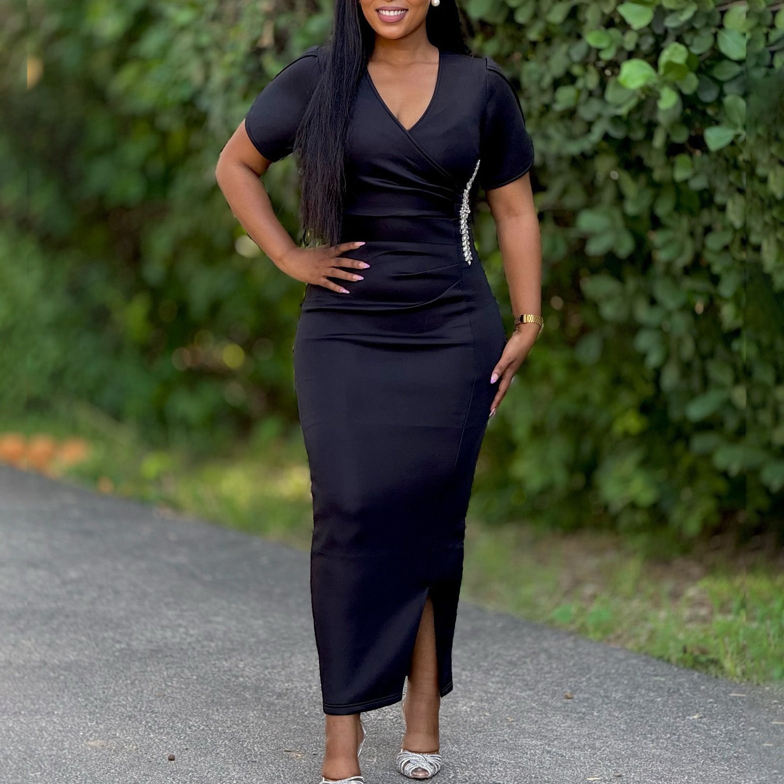 2025 African European American D579 Women's New Fashion Style Elegant V-Neck Evening Gown Beaded Dress Solid Pattern
Beaded Craftsmanship Trendy Ruffled Elements Elegant Style
