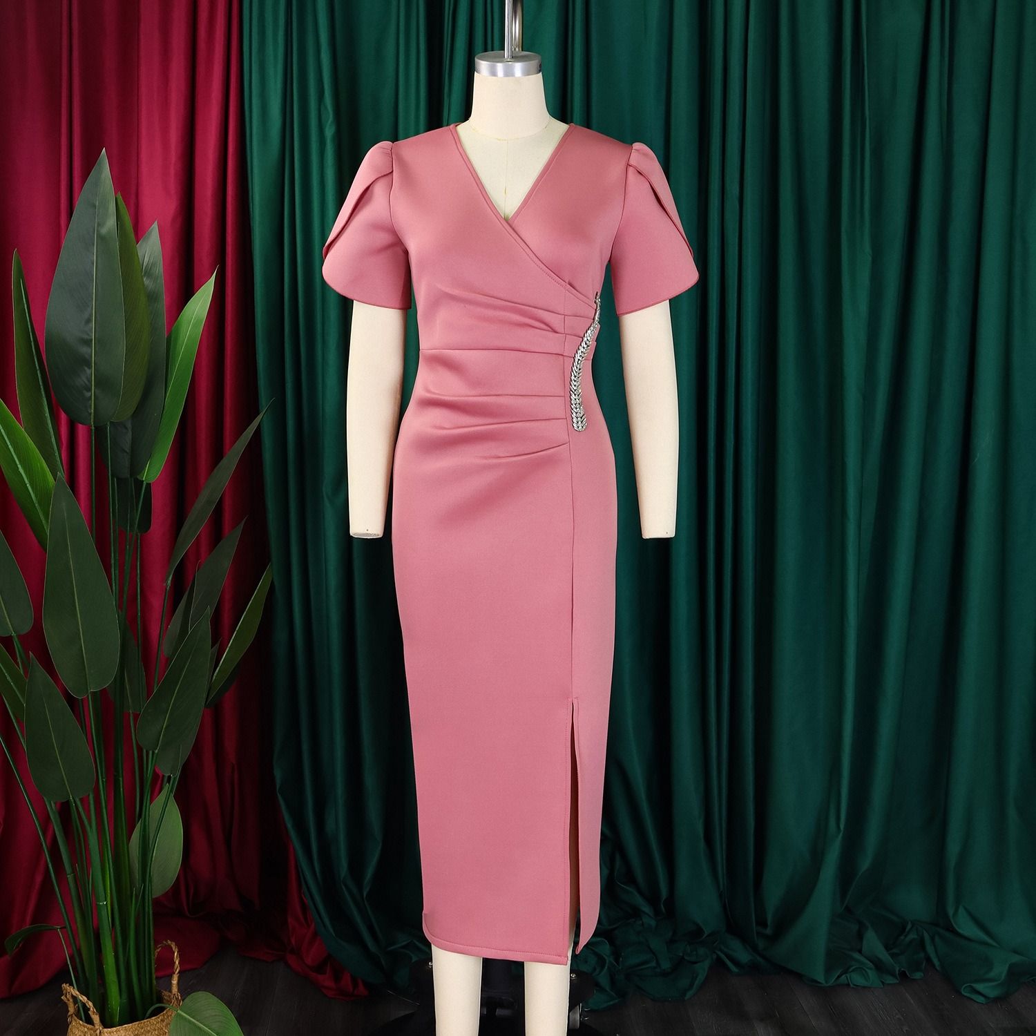 2025 African European American D579 Women's New Fashion Style Elegant V-Neck Evening Gown Beaded Dress Solid Pattern
Beaded Craftsmanship Trendy Ruffled Elements Elegant Style
