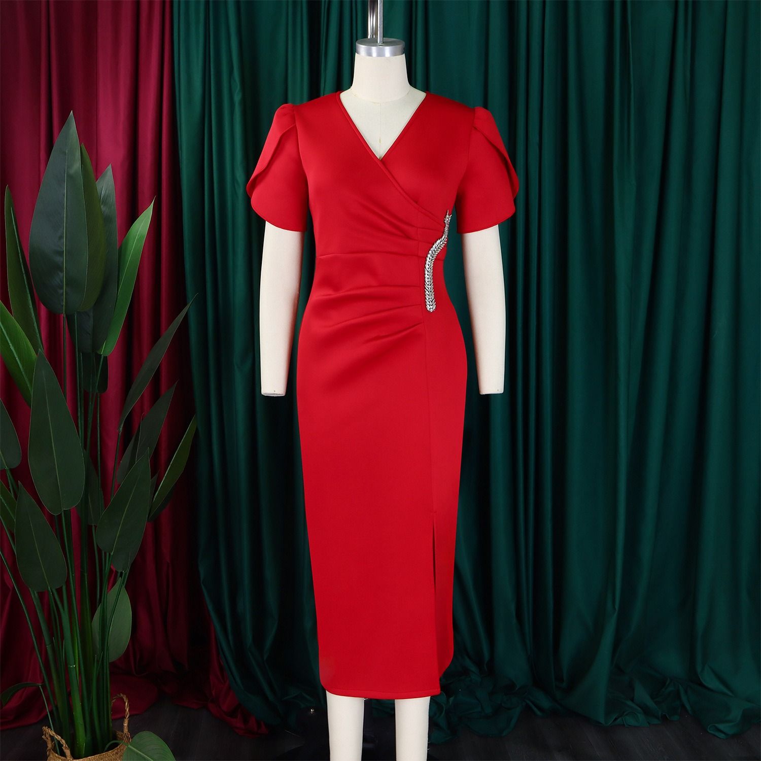 2025 African European American D579 Women's New Fashion Style Elegant V-Neck Evening Gown Beaded Dress Solid Pattern
Beaded Craftsmanship Trendy Ruffled Elements Elegant Style