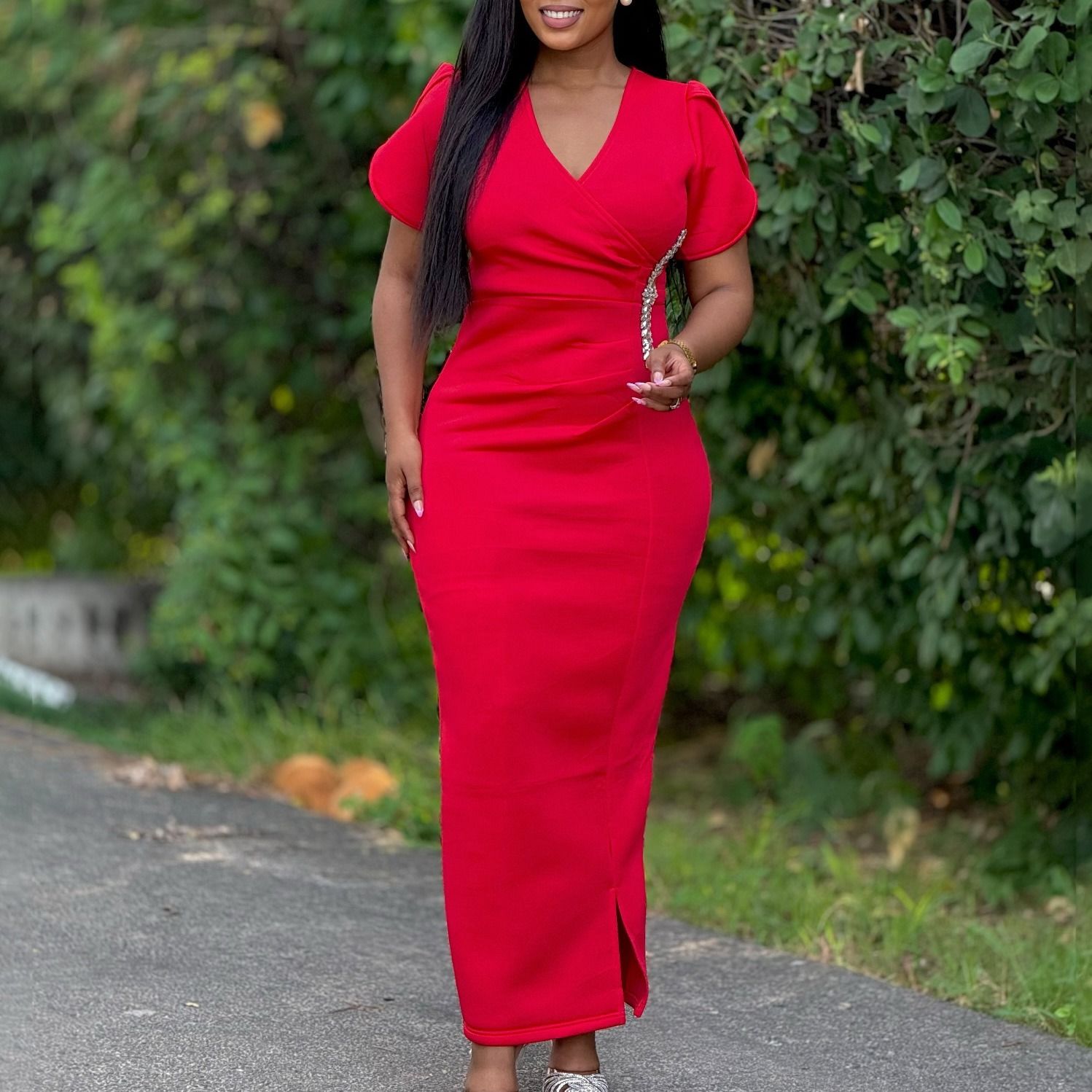 2025 African European American D579 Women's New Fashion Style Elegant V-Neck Evening Gown Beaded Dress Solid Pattern
Beaded Craftsmanship Trendy Ruffled Elements Elegant Style