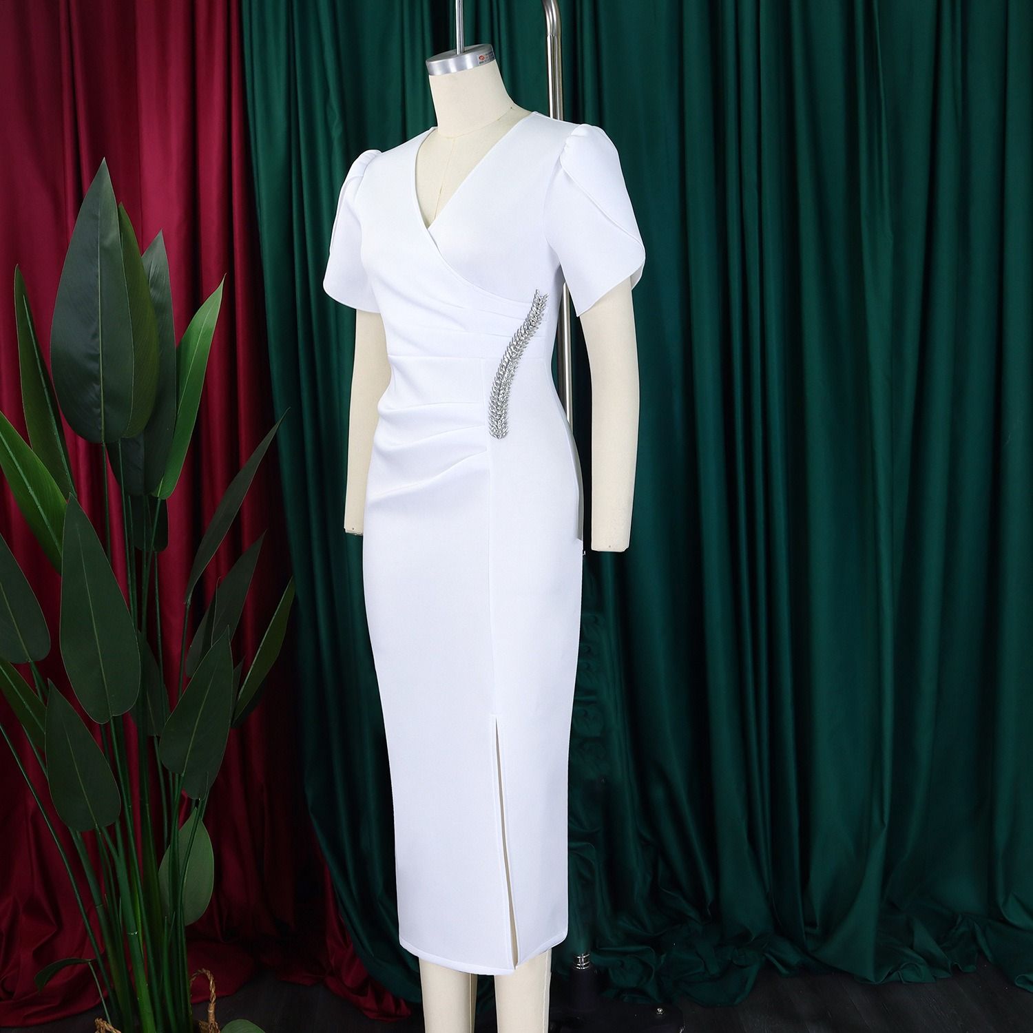 2025 African European American D579 Women's New Fashion Style Elegant V-Neck Evening Gown Beaded Dress Solid Pattern
Beaded Craftsmanship Trendy Ruffled Elements Elegant Style