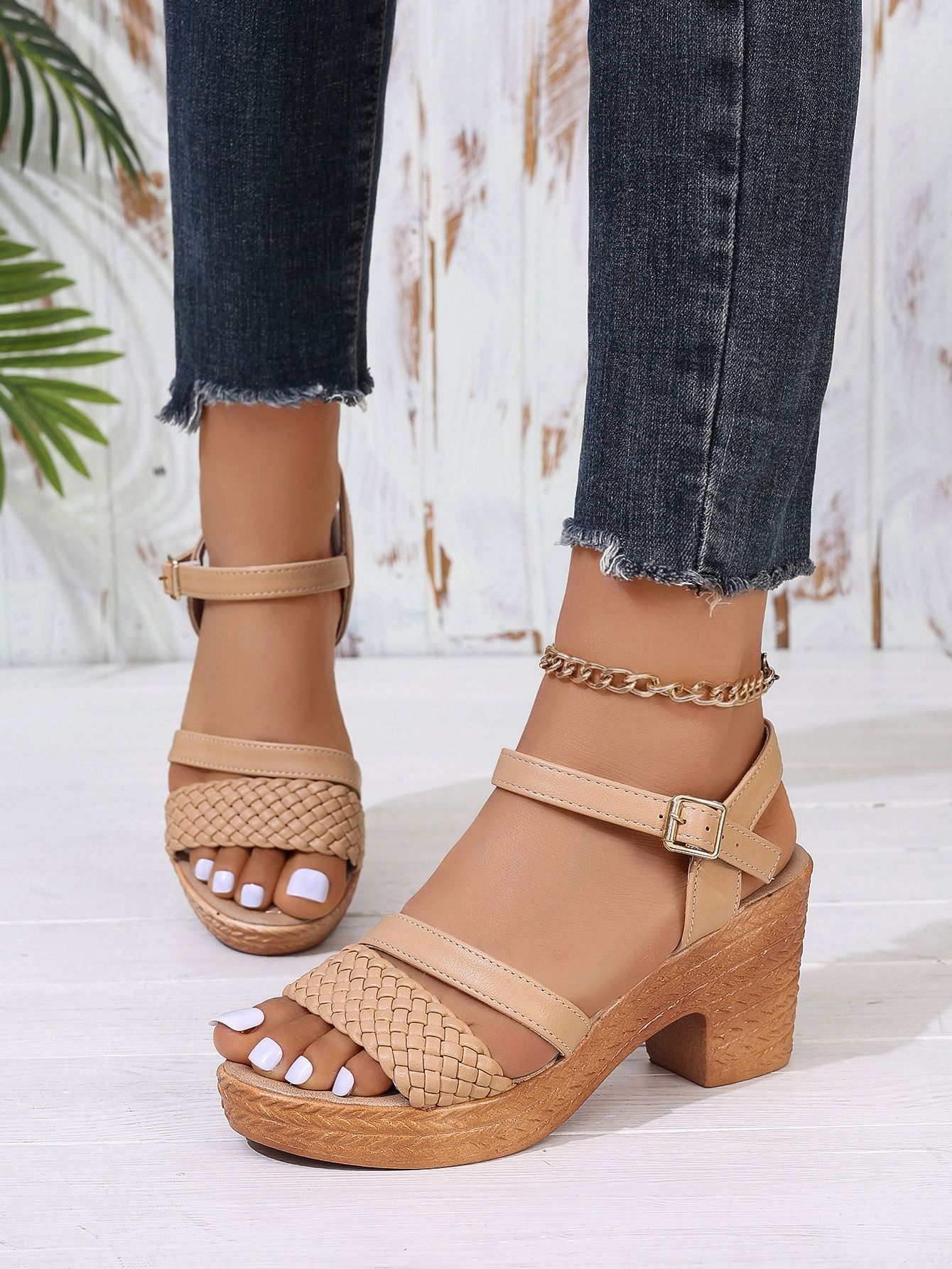 Summer 2025  Africa Europe America Fish-mouth One-piece Strap Thick-soled Women's Casual Fashion High-heeled Shoes Large Size Round Toe Thick Heel Casual Style