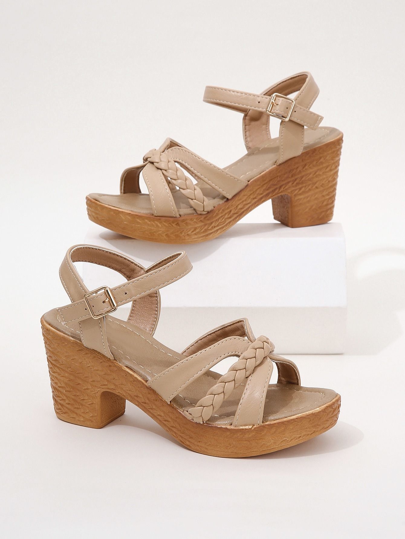 Round-toe Thick-soled One-piece Buckle Strap Women's Sandals Africa  Europe America 2025 Summer Autumn New Style Simple Lace-up High-heeled Fashion Sandals Cool Slippers Mom Sandals Soft Soles