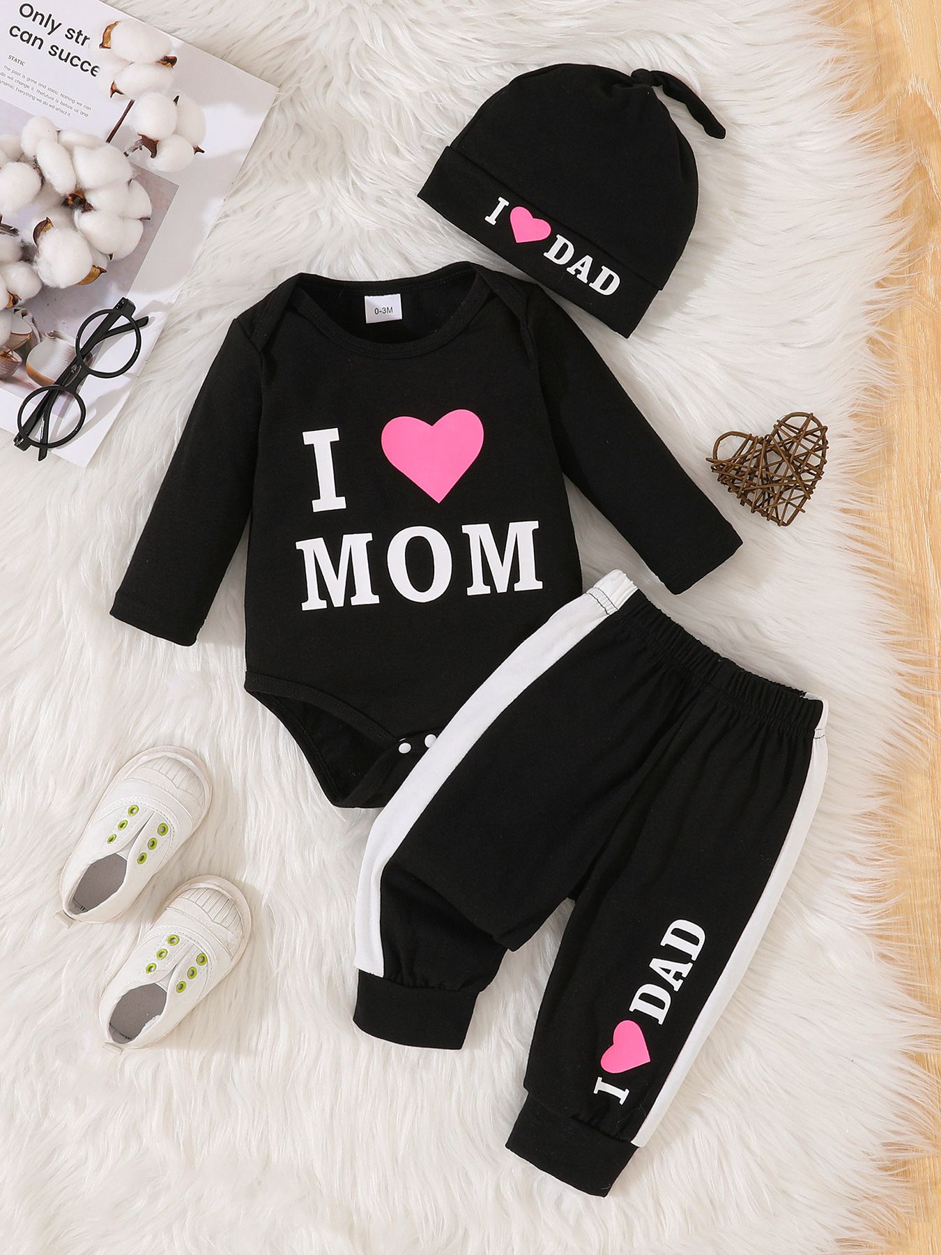 I love Mom and Dad. Long sleeved jumpsuit, pants, hat, 3-piece set for wearing outside