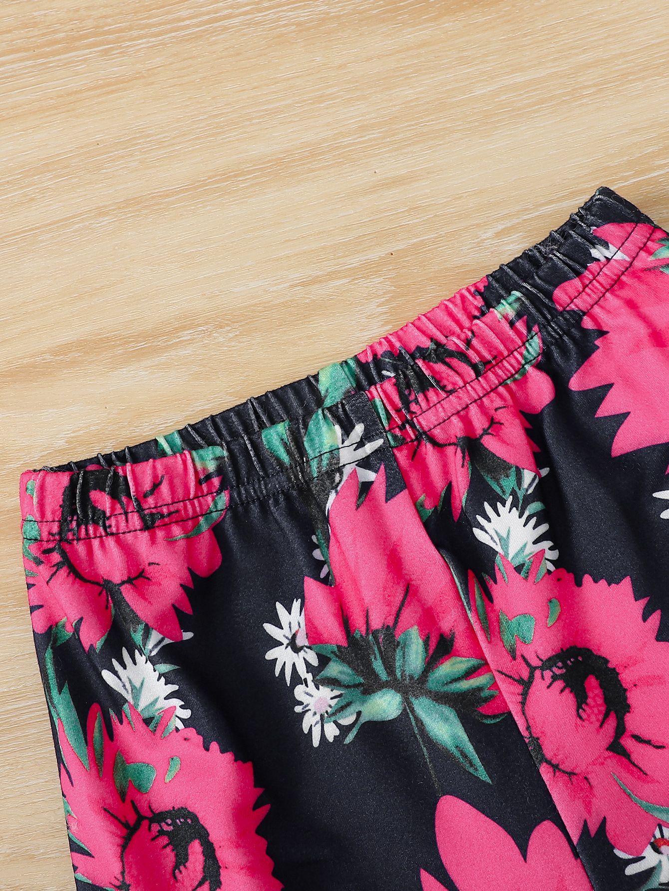 Spring & Autumn Baby Girl Outfit Set – Bell Sleeve Pullover Top with Rose Print Pants, Soft Cotton Long Sleeve Set for Toddlers, Casual Chic Baby Clothes