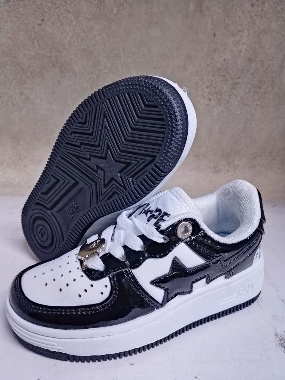 High Quality🔥🥰Classic Kids Bapestar  Sneakers❤
Fashionable and elegant for both girls and boys