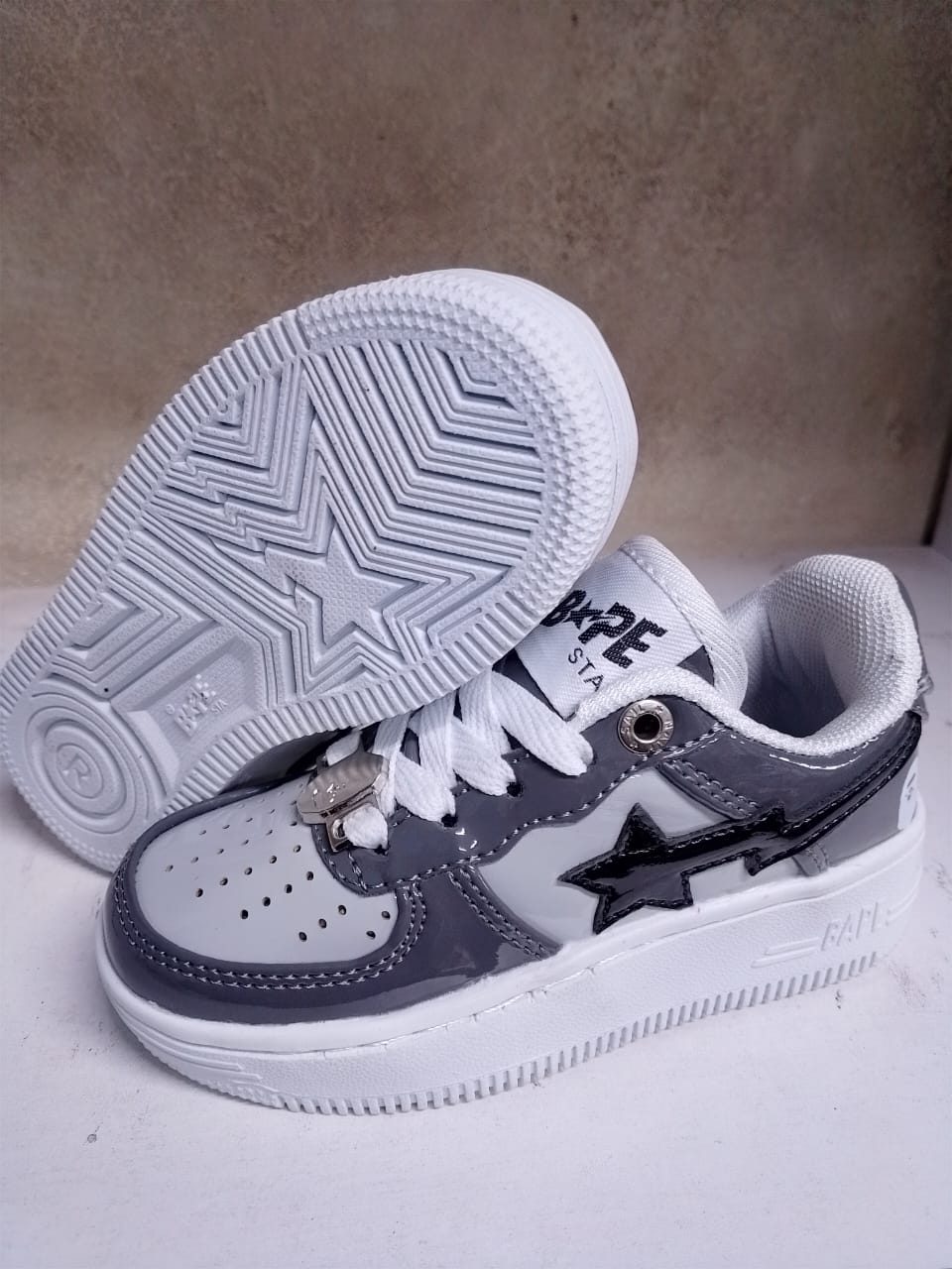 High Quality🔥🥰Classic Kids Bapestar  Sneakers❤
Fashionable and elegant for both girls and boys